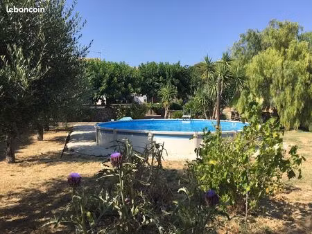 villa 5 pièces avec piscine sur terrain de 1037 m² en sortie de village