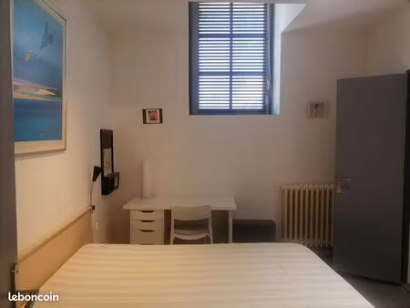 p2 meublé 30m2 étudiant hypercentre historique nîmes