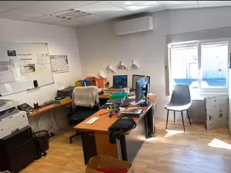 local professionnel avec bureau climatisé- atelier stockage- entrepôt