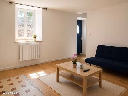 charmante maison en pierre rénovée – 4 chambres (2 meublées  2 non meublées)