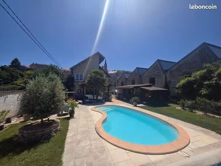 maison 8 pièces 230 m²