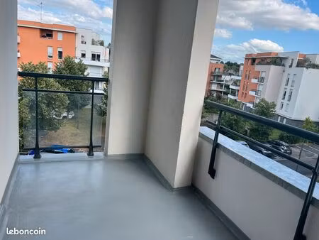 appartement 3 pièces avec balcon et parking