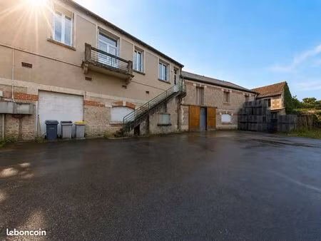 parking/box 900 m² montlouis sur loire