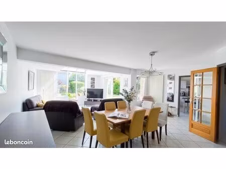 pavillon 9 pièces 184 m²