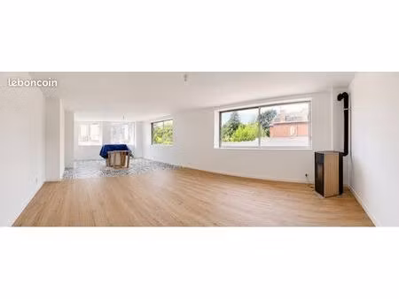 ensemble immobilier comprenant un appartement rénové   un garage 6 voitures  dépendances
