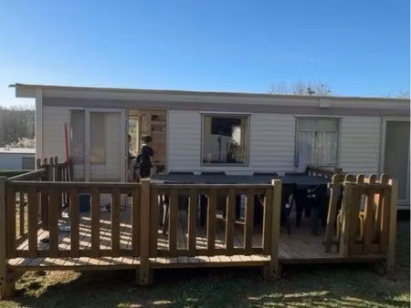 mobil-home dans camping familial
