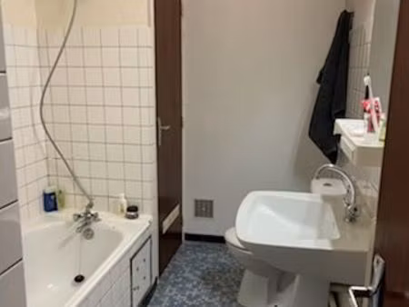 f1 37m2 tbe remis à neuf resid avec asc à 3mn à pied iut charlemagne nancy