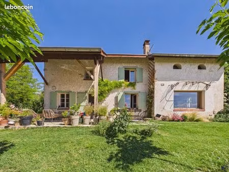 villa 5 pièces 181 m²