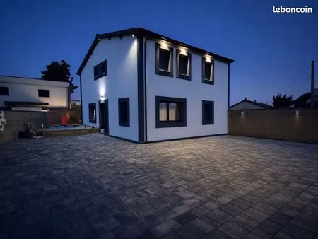 maison nivolas vermelle
