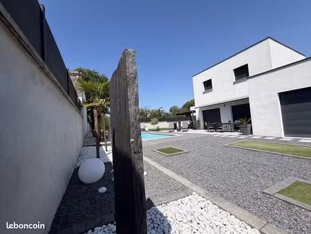 villa 6 pièces 150 m²