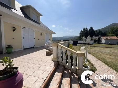 maison 9 pièces 185 m²