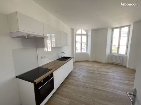 appartement t2 – centre-ville segre