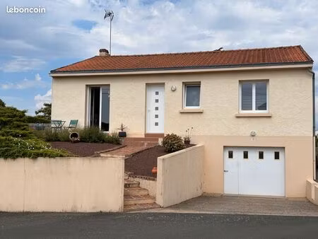 maison non mitoyenne avec sous-sol intégral