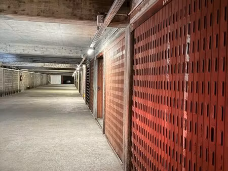 garage box fermé à louer – place verdun  roanne