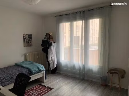 chambre meublée