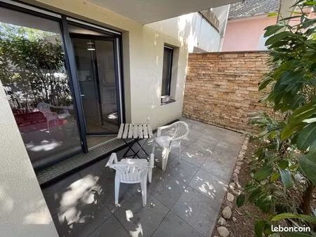 bel appartement avec terrasse et garage