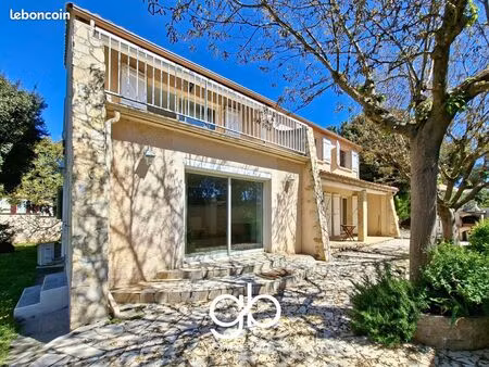 villa 6 pièces 212 m²