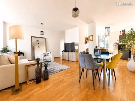 appartement 86 m² entièrement rénové – royat – 2 chambres – parking