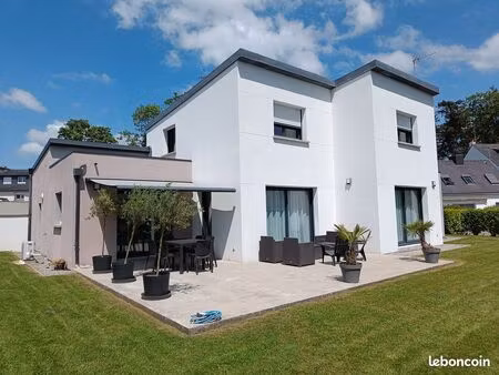 pontivy? maison a vendre 143m2 + 4 chambres + 693 m2 terrain
