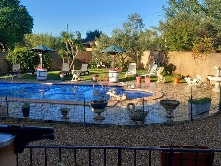villa 136 m2 et 84 m2 de dépendances