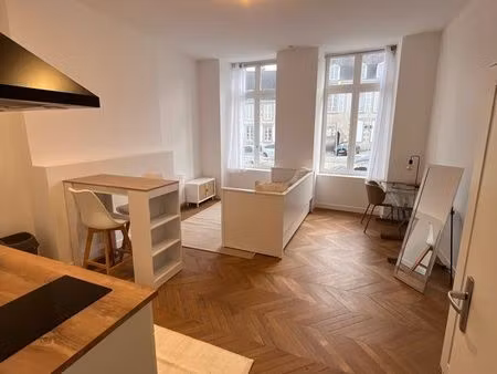 studio lumineux à louer