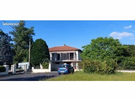 maison individuelle 80m2 sur sous sol sur 708 m2 de terrain arboré