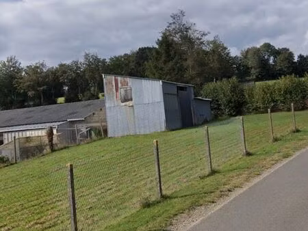 terrain avec hangar