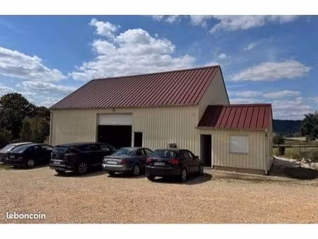 hangar entrepôt dépôt