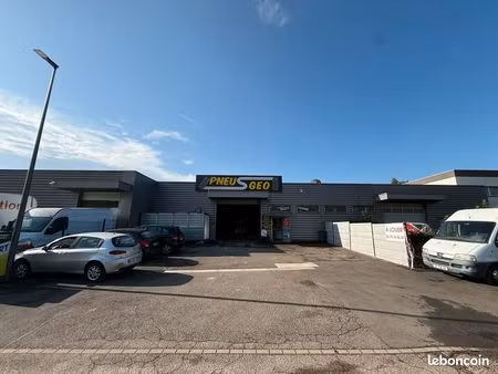 garage / local professionnel de 320 m² à louer / vente