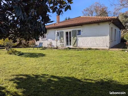 maison 6 pièces de plain-pied de 172 m² dans un cadre verdoyant à l'entrée du bassin d'arc