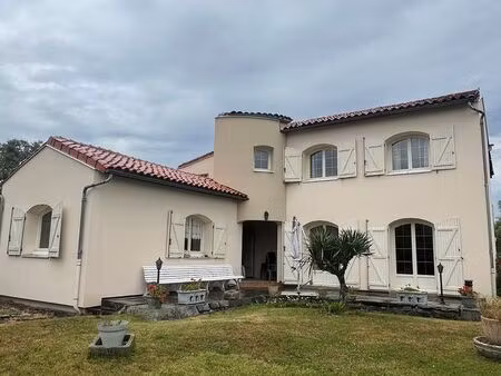belle villa en limagne  affaire rare