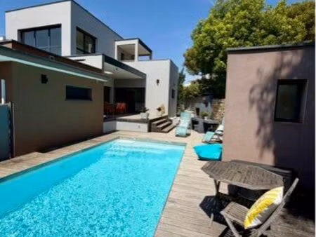 villa de standing + 2 studios indépendants