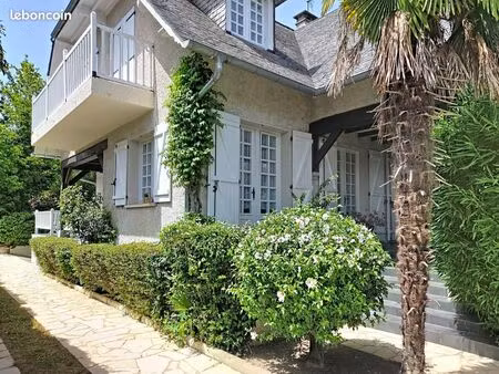 maison 8 pièces 234 m²