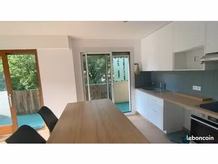 t2 meublé lumineux avec balcon