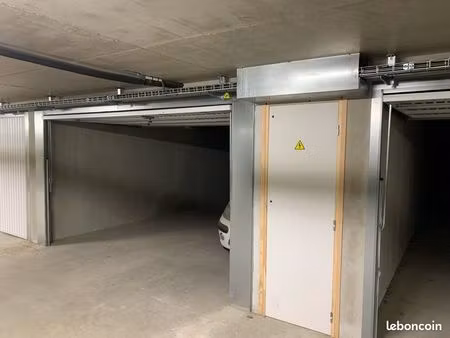 grand garage de 47 m2
