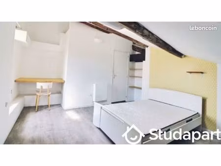 chambre 1 pièce 14 m²