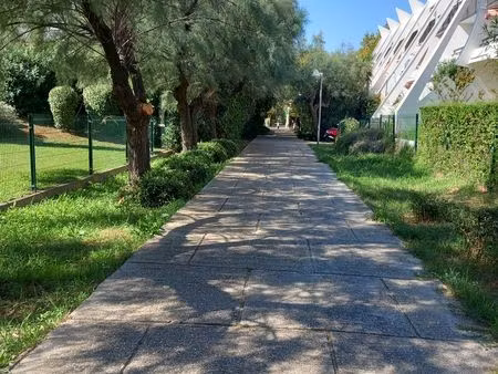 f2/meuble rez de jardin