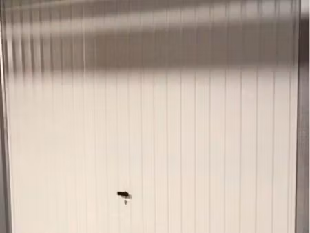 à louer garage dans résidence fermée
