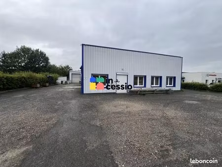 local d'activité 842 m²