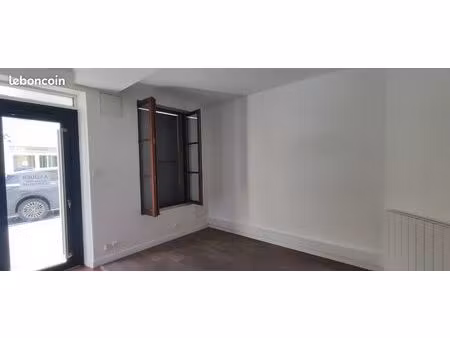 local professionnel à usage de bureaux à louer – 45 05 m²