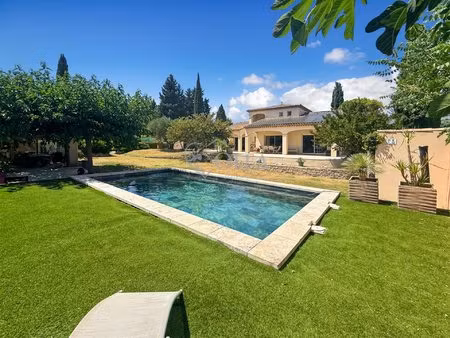 uzès à pied  villa contemporaine avec vue dégagée sur 1600m?