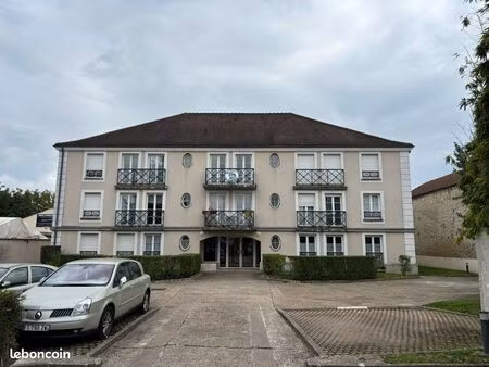 à louer f2 de 52 m2 avon