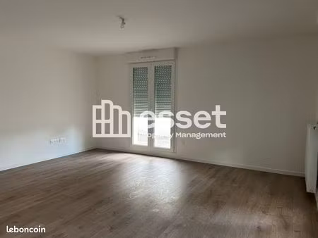 appartement 4 pièces 80.9m² à louer 1700.7 - cergy 95000