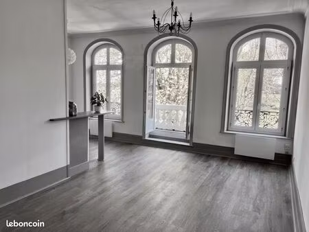 appartement avec petit balcon face parc