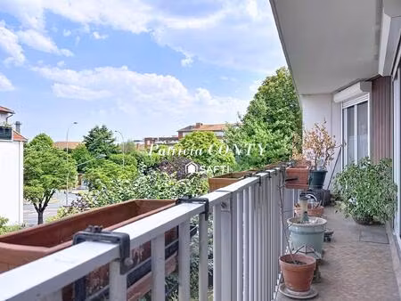 2 pièces avec balcon  ascenseur  parking