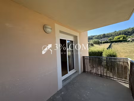 appartement p3 avec balcon et 2 places de parkings.