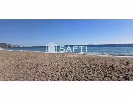**à seulement 30 mètres à pied de la plage**  découvrez ce studio de **25 m²**  situé dans