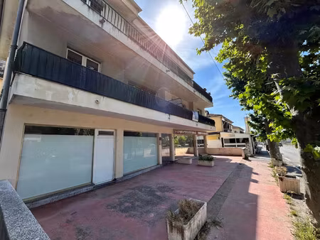 location commerce 30 m² à contes (06390)