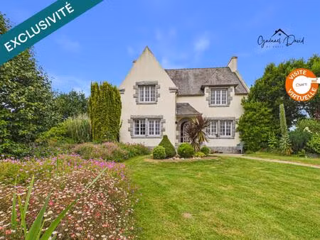 ensemble immobilier de caractère avec deux maisons  deux hangars et vaste garage