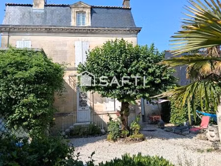 authentique maison de maître au coeur de cognac  avec jardin et dépendance.